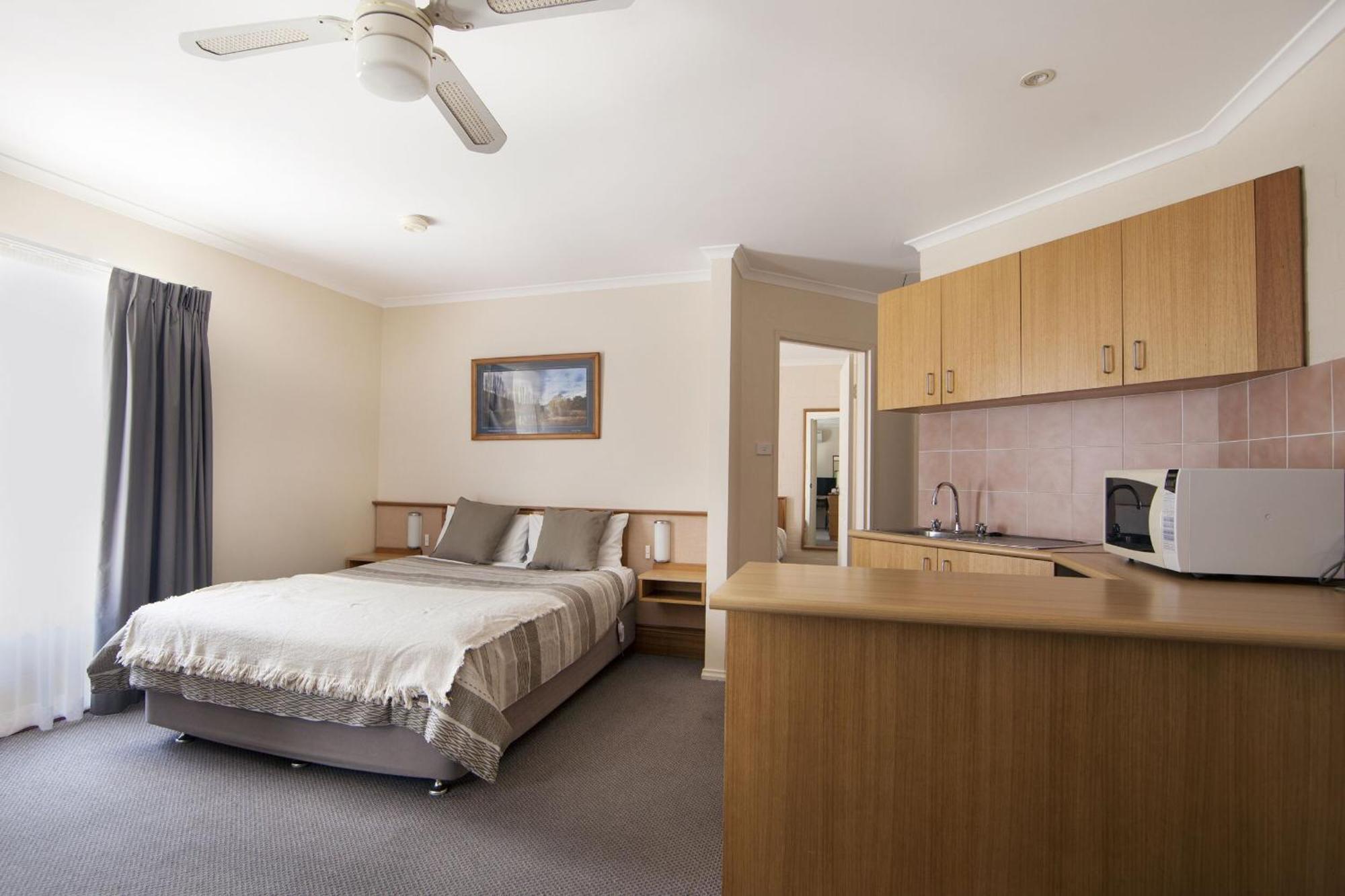 Redhill Cooma Motor Inn Exterior photo